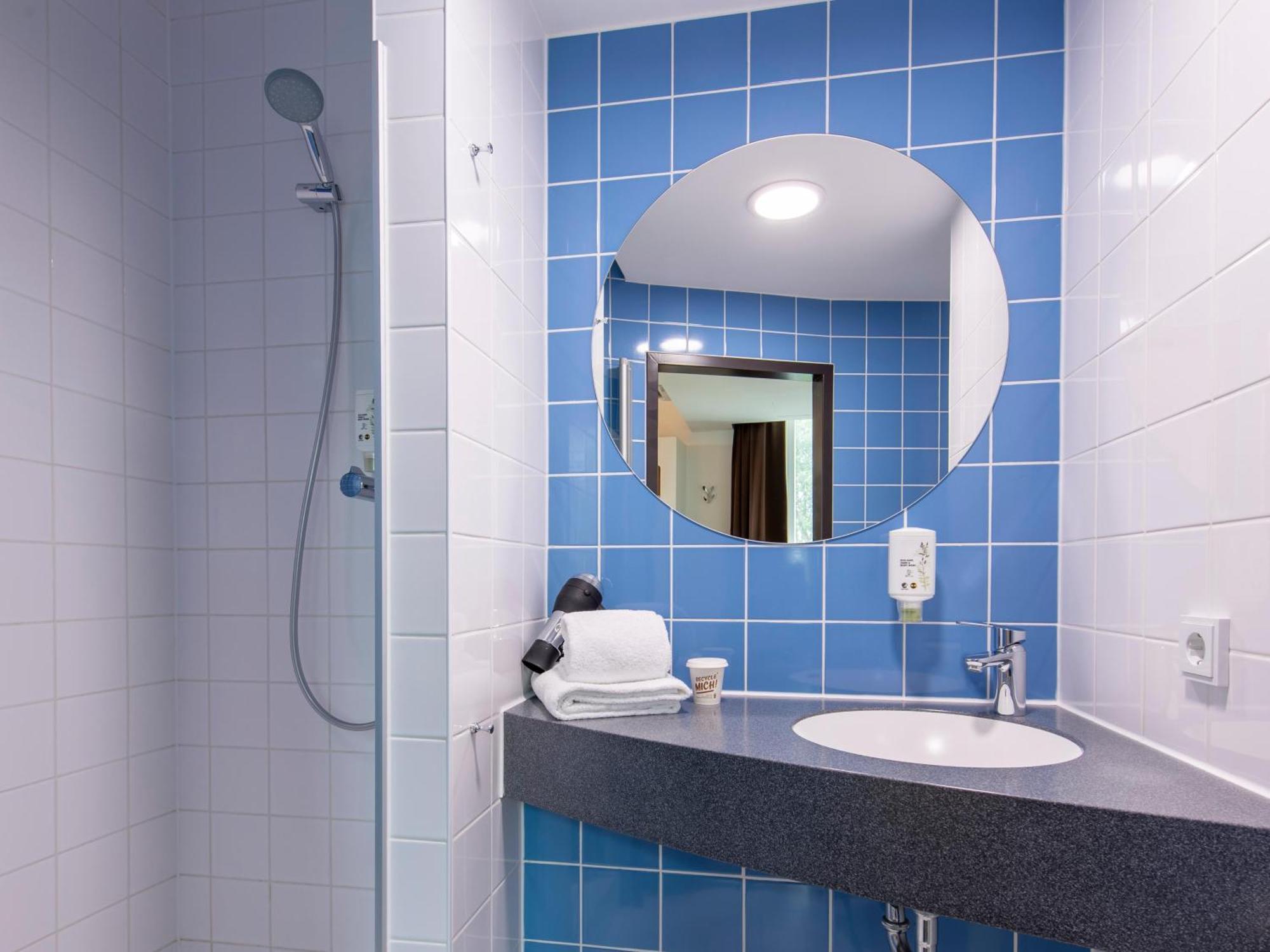 B&B Hotel Ландсхут Экстерьер фото